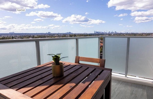 Burwood Apartment | Luxury Apartment City View One Bedroom - Superhost