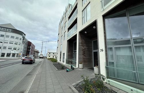 Vesturbær Apartment | Luxury apartment downtown Reykjavik with view over the city