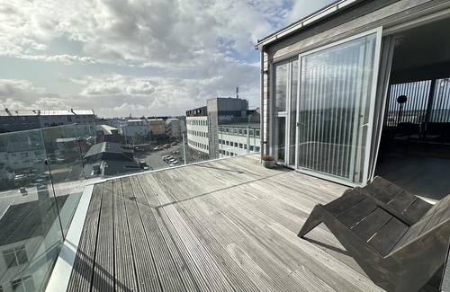 Vesturbær Apartment | Luxury apartment downtown Reykjavik with view over the city