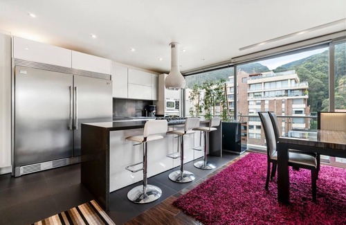 Financial District Apartment | Luxury apartment in Rosales overlooking the hills and the city