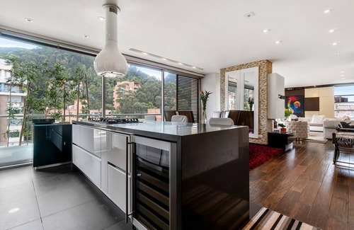 Financial District Apartment | Luxury apartment in Rosales overlooking the hills and the city