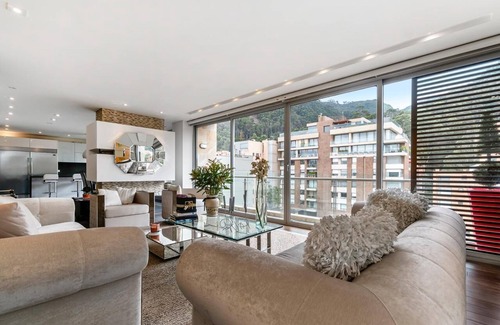 Financial District Apartment | Luxury apartment in Rosales overlooking the hills and the city
