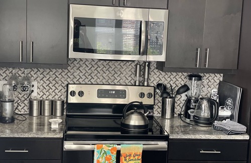 The Colony Apartment | Luxury Apartment in quiet neighborhood with free parking