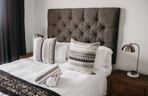 Hillhead Apartment | Luxury Apartment near the Airport with Sea View