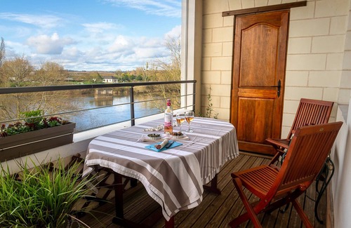 Amboise Apartment | Luxury apartment overlooking the River Loire, close to Château and restaurants.