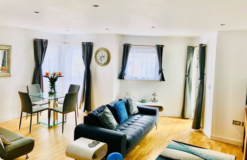 Newquay Apartment | Luxury apartment Porth Cornwall within 2 min of the Beach and sea views