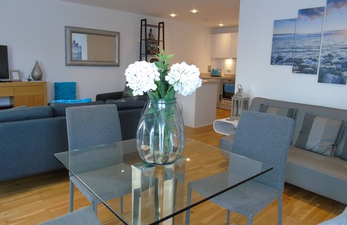 Newquay Apartment | Luxury apartment Porth Cornwall within 2 min of the Beach and sea views