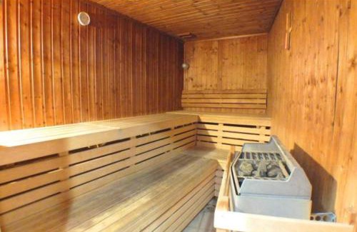 Woking Apartment | LUXURY APARTMENT, SAUNA, GYM, 24hrs Concierge