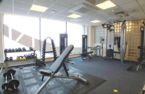 Woking Apartment | LUXURY APARTMENT, SAUNA, GYM, 24hrs Concierge