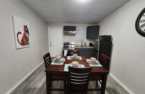 Sunrise Acres Apartment | Luxury Apartment Suite 6