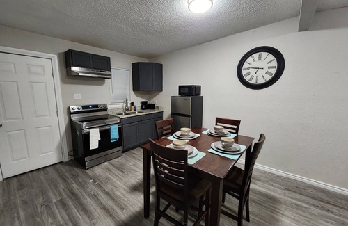 Sunrise Acres Apartment | Luxury Apartment Suite 6
