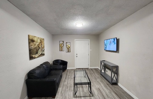Sunrise Acres Apartment | Luxury Apartment Suite 6