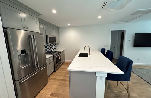 Mount Pleasant House | Luxury apartment close to Charleston, Shem Creek, Sullivan's Island, IOP beaches