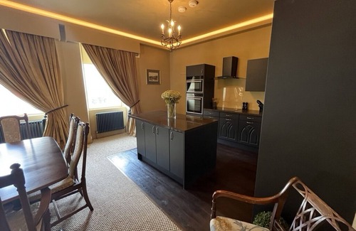 Leith Apartment | Luxury apartment with free parking in the 4th coolest neighbourhood in the world