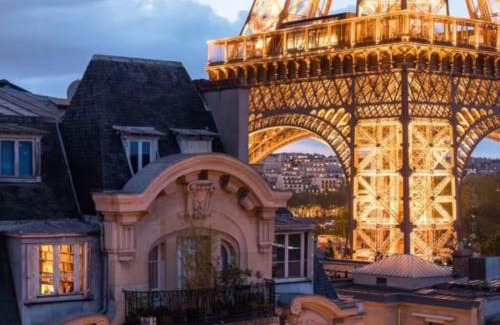 Quartier du Gros-Caillou Apartment | Luxury Apartment with a view of the Eiffel Tower