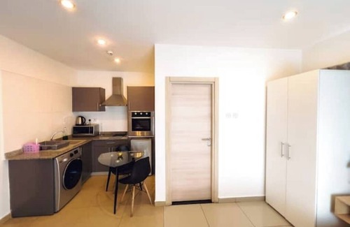 Dzorwulu Apartment | Luxury Apartment with Pool @ The Gallery