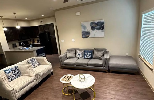 George Bush Park/Eldridge Apartment | Luxury apartment with private garage