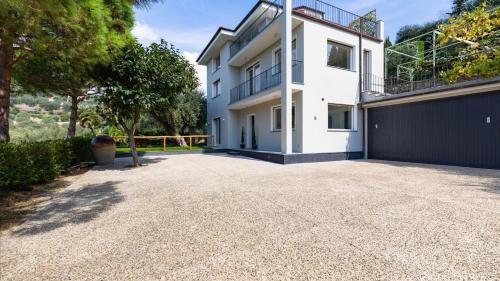 Imperia Villa | Luxury Apartments in Modern Villa