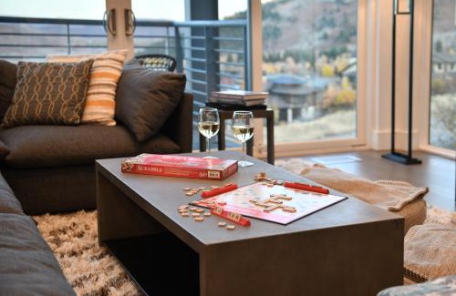 Park City House | Luxury Apex Townhome, Ski-in Ski-out, 3 King Suites, Private Hot Tub, Clubhouse amenities with Pool