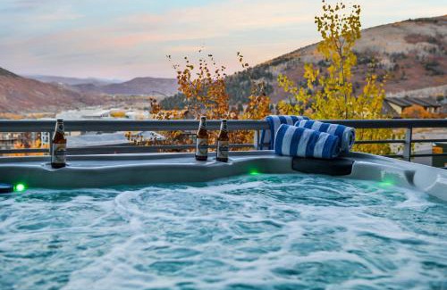 Park City House | Luxury Apex Townhome, Ski-in Ski-out, 3 King Suites, Private Hot Tub, Clubhouse amenities with Pool