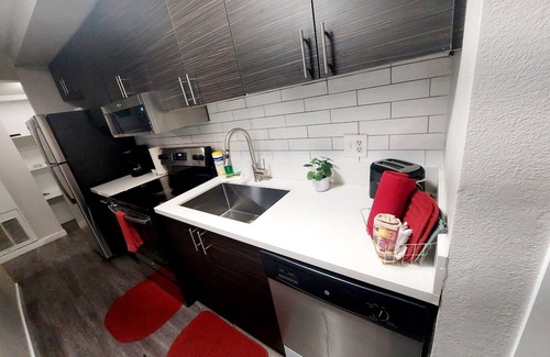 Las Vegas Apartment | Luxury Apt- 1 mile from Strip