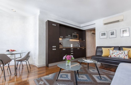 Huertas Apartment | Luxury Apt. Central Madrid. Barrio Letras, Steps to Museums, Plazas and GranVia