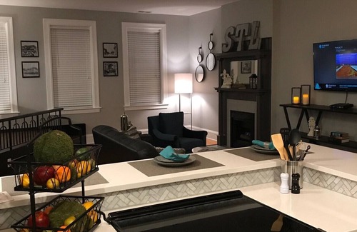 St. Louis Apartment | Luxury Apt - Historic Cherokee Street Antique Row