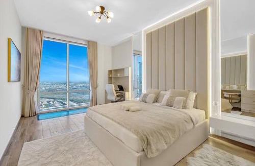 Business Bay Apartment | Luxury Apt in Business Bay Water canal view