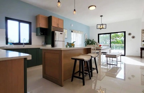 Los Brazos Apartment | Luxury Apt w/Pool 5-min Walk to Beach & Ocean World