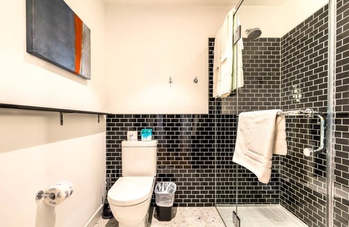 Downtown Apartment | Luxury Apt w/ Resort Style Pool (URB-3130)