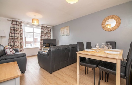 West Bromwich Apartment | Luxury Apt with 2 bathrooms n Free Parking