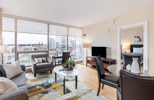 Downtown Apartment | Luxury Apt with Gym Downtown