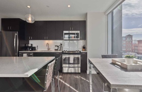 Seaport District Apartment | Luxury Apt with Harbor Views and Gym