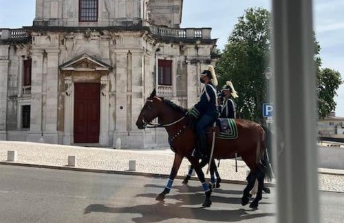 Belem Apartment | Luxury Artistic Digital Nomad Getaway w/Terrace