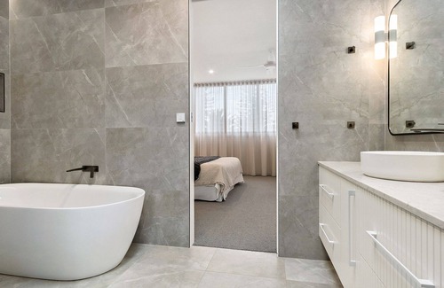 Merewether House | Luxury at Merewether - Just Listed 4 bedroom 4 Bathroom