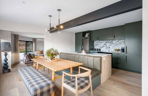 Queenstown House | Luxury Away - Karearea - Hot Tub-Free Parking-BBQ