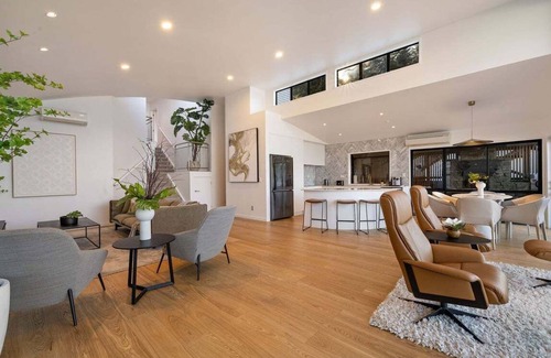 Fernhill House | Luxury Away - Sumview- Hot Tub-Free Parking-BBQ