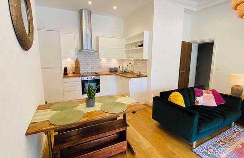Folkestone Apartment | Luxury balcony apartment in Folkestones west end