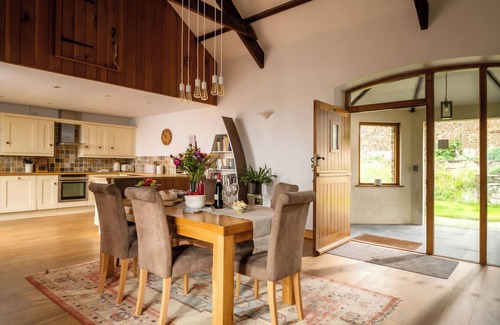 Holsworthy House | Luxury barn conversion deep in unspoilt countryside, EV charger, Bude 8 miles