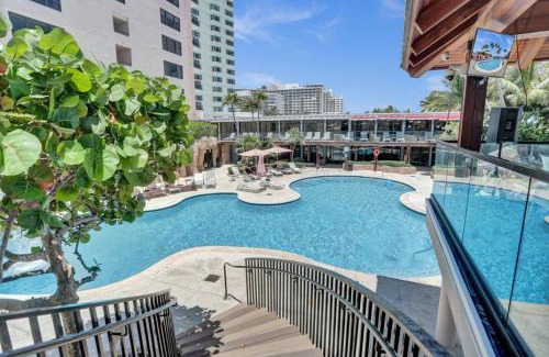 Mid Beach Apartment | Luxury Beach Condo with Exclusive Resort Amenities 1016