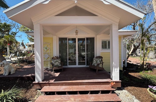 Siesta Key Cottage | Luxury Beach Cottage on Siesta Key: Perfect Getaway, private pool.