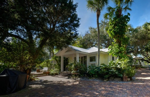 Siesta Key Cottage | Luxury Beach Cottage on Siesta Key: Perfect Getaway, private pool.