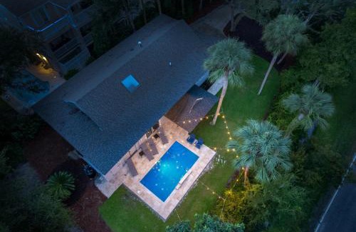Hilton Head Island House | Luxury Beach House - 2min Walk to Beach - Private Pool - Group & Dog Friendly
