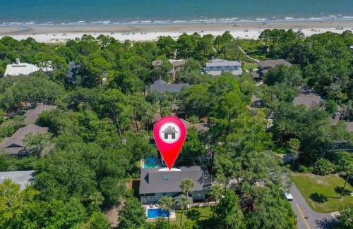 Hilton Head Island House | Luxury Beach House - 2min Walk to Beach - Private Pool - Group & Dog Friendly