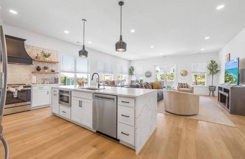 Long Bay Estates House | Luxury Beach House w/Access to Remote Beach