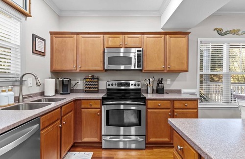 Southport Apartment | Luxury: Beach, Pool, Golf, Boat Ramp, Pickle Ball