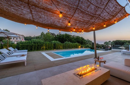 Areias de Sao Joao Villa | Luxury Beach Villa - Casa do Forte- Infinity Pool sea view- Beach walking distance by DreamvillasAlbufeira