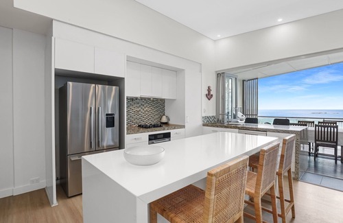 Point Lookout Apartment | Luxury Beachfront Penthouse on Cylinder Beach