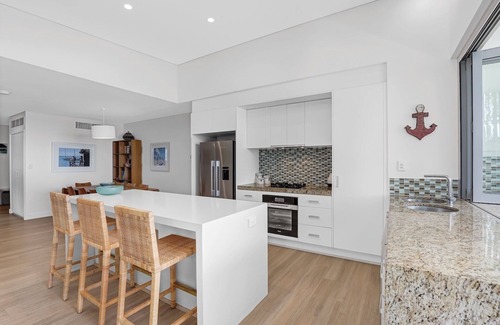 Point Lookout Apartment | Luxury Beachfront Penthouse on Cylinder Beach