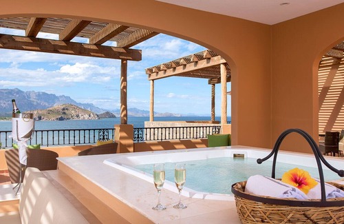 Nopolo Apartment | Luxury Beachfront Escape with Stunning Sea of Cortez Views in Loreto